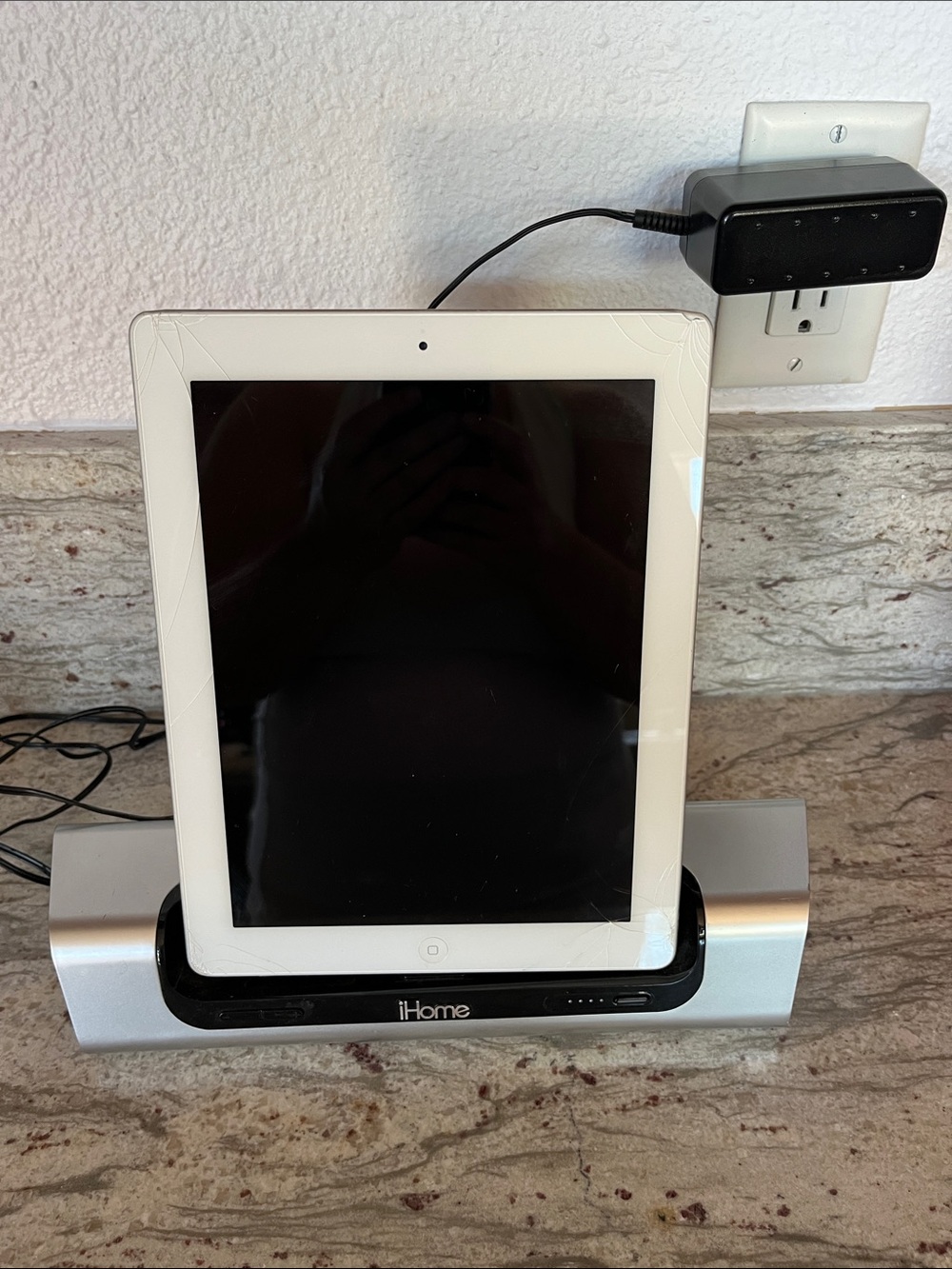 iHome Silver Charging Dock with White Tablet